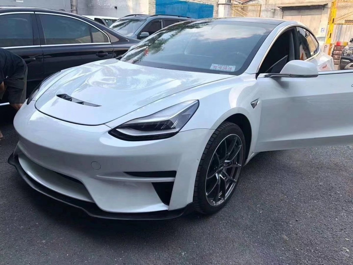 ROBOT - TESLA MODEL 3 CRYPTON CARBON FIBRE FULL BODY KIT
