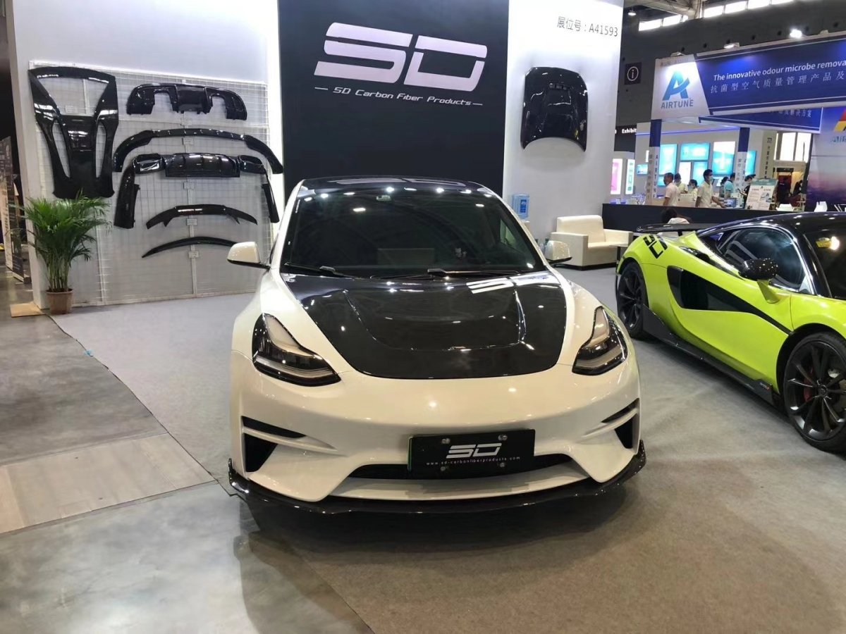 ROBOT - TESLA MODEL 3 CRYPTON CARBON FIBRE FULL BODY KIT
