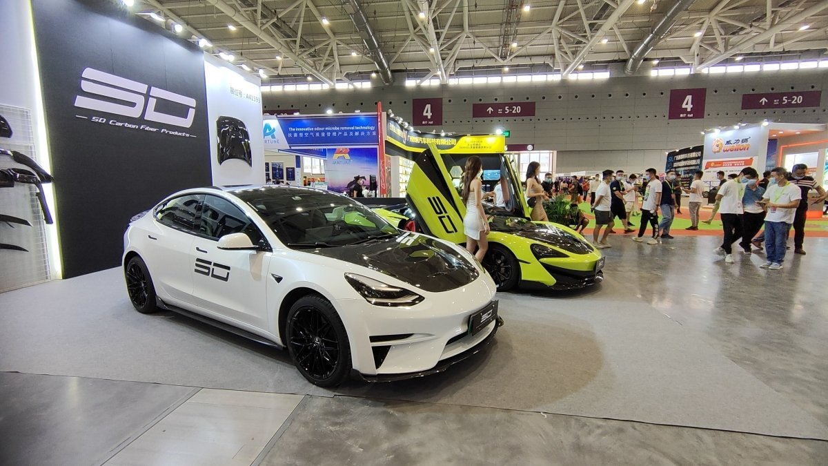 ROBOT - TESLA MODEL 3 CRYPTON CARBON FIBRE FULL BODY KIT