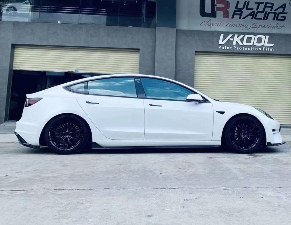 ROBOT - TESLA MODEL 3 CRYPTON CARBON FIBRE FULL BODY KIT