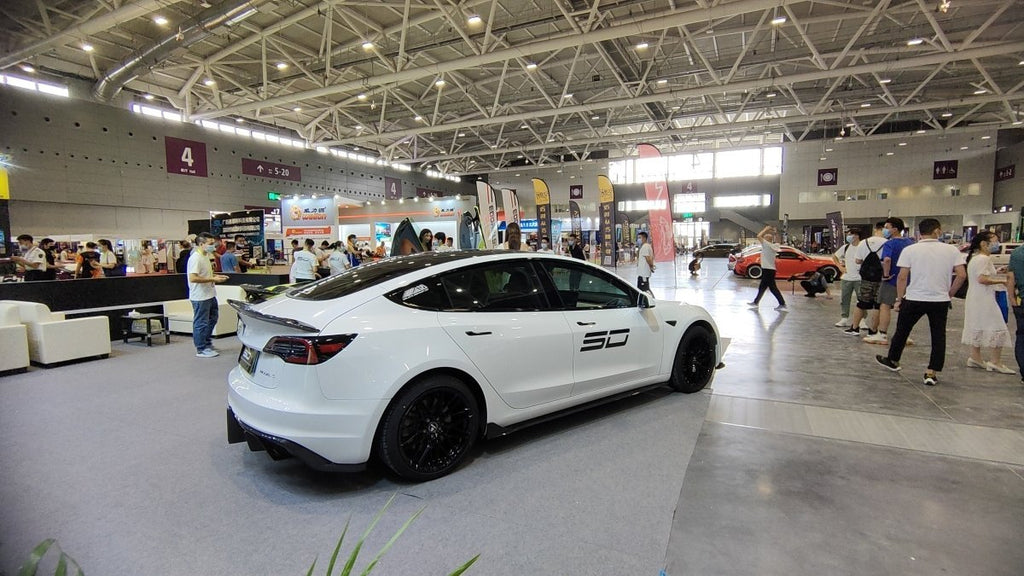 ROBOT - TESLA MODEL 3 CRYPTON CARBON FIBRE FULL BODY KIT