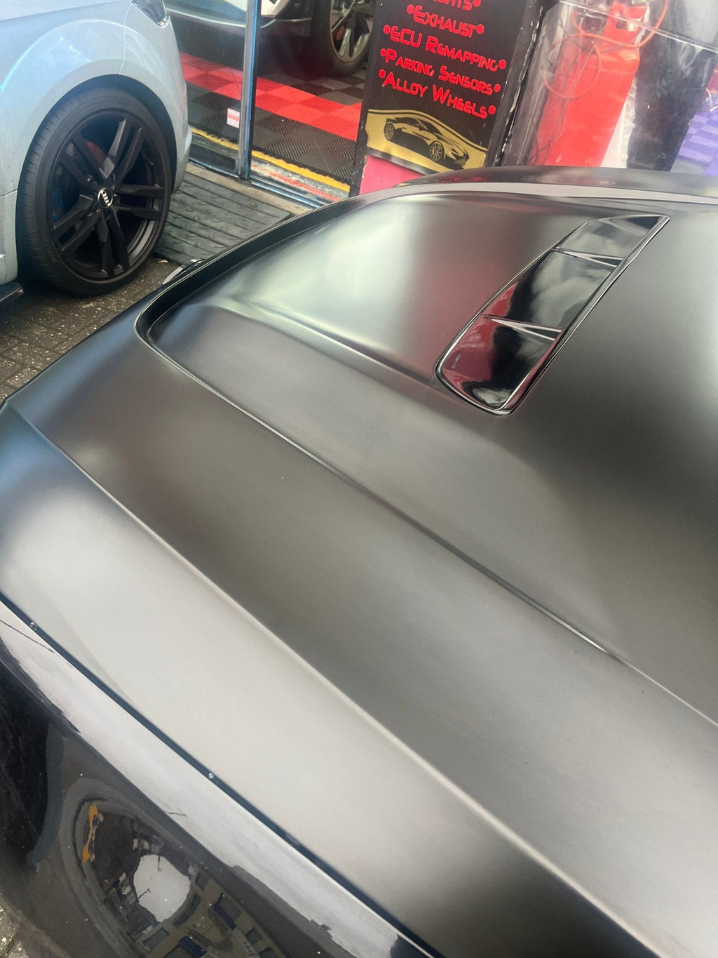 ROBOT - VOLKSWAGEN GOLF GTI / GOLF R ( MK7 / MK7.5 ) BONNET HOOD