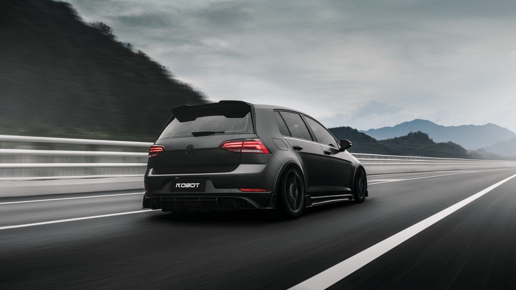 ROBOT - VOLKSWAGEN GOLF GTI / GOLF R  (MK7 / MK7.5) CARBON FIBRE SIDE SKIRTS