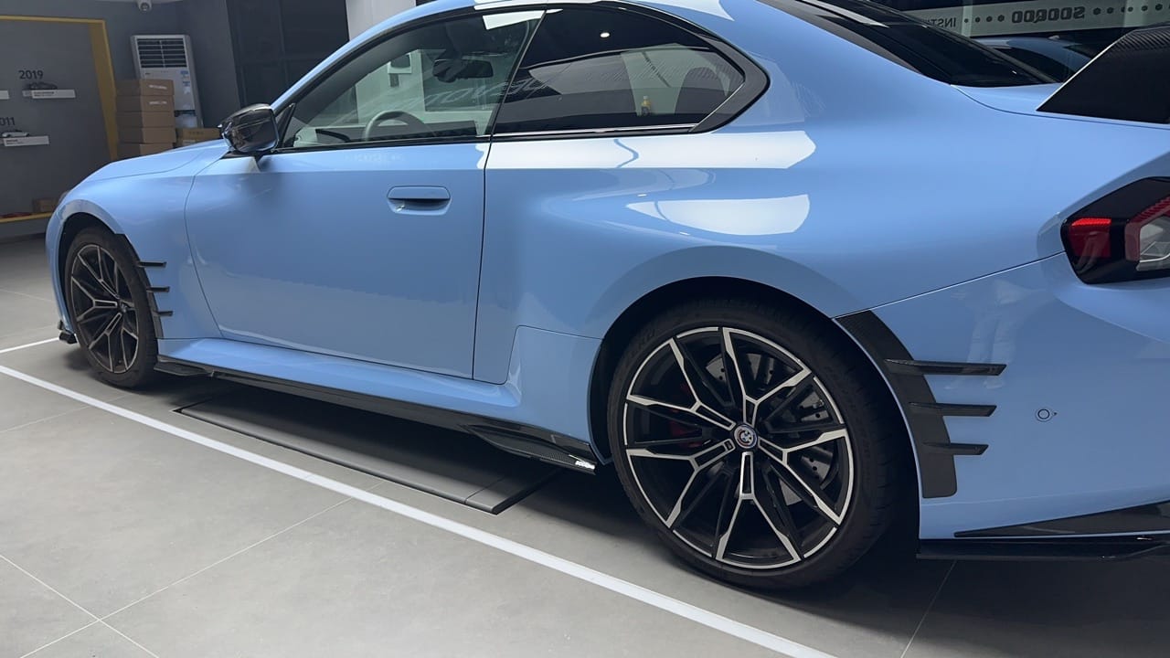 SOOQOO- BMW M2 G87 DRY CARBON FIBRE SIDE SKIRTS
