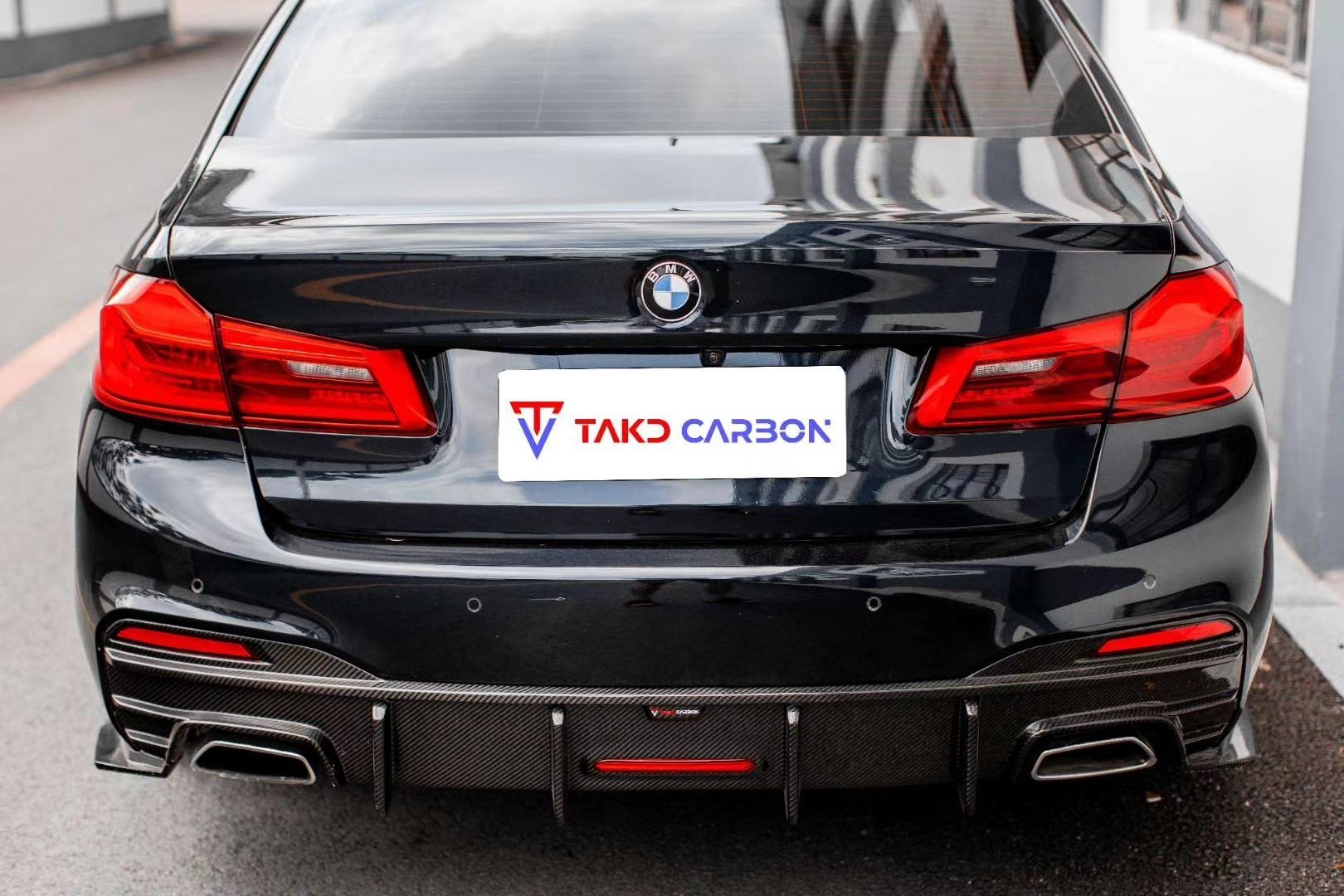 TAKD – BMW 5 SERIES G30 PRE LCI CARBON REAR DIFFUSER + REAR SIDE SKIRTS