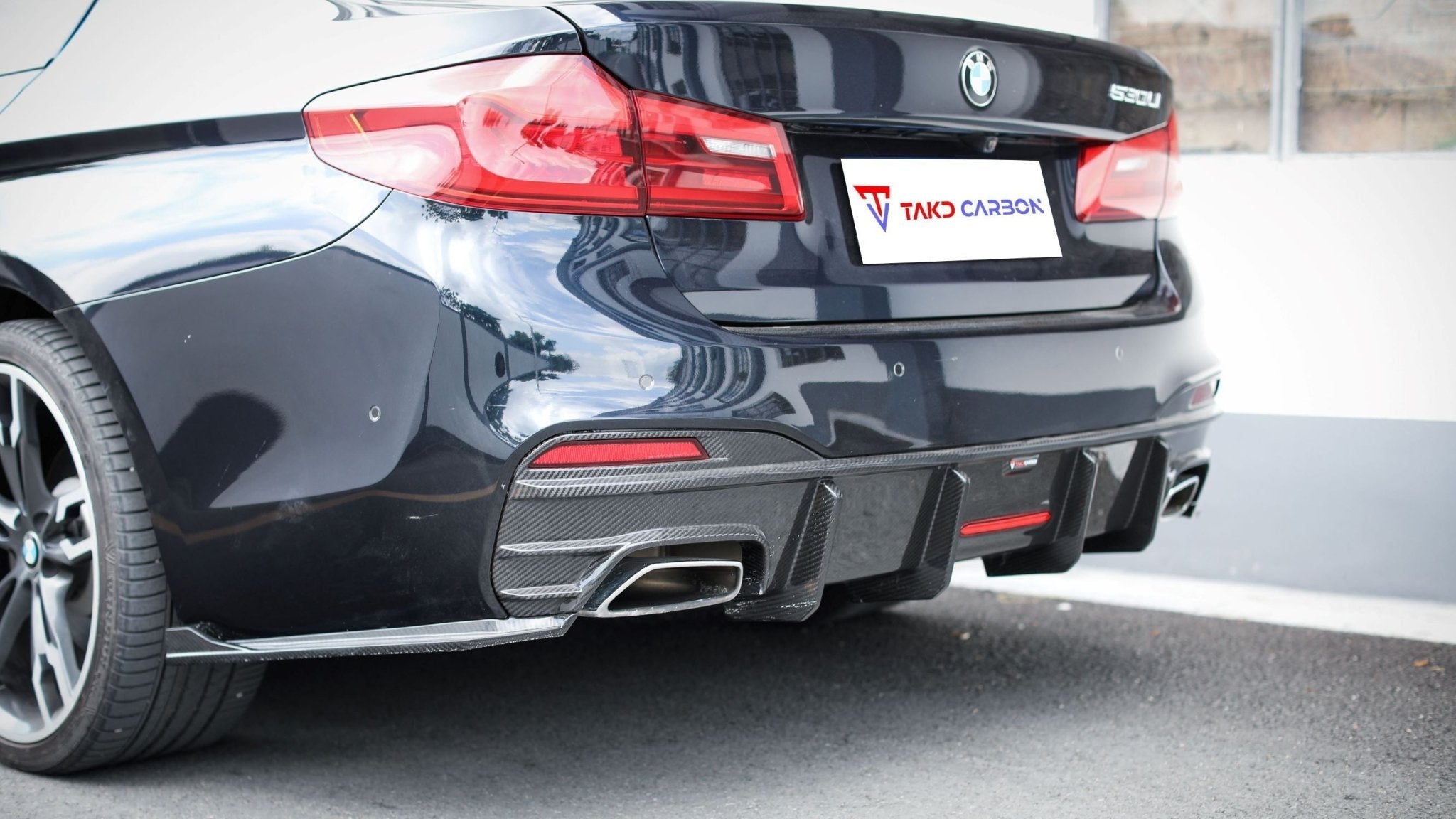 TAKD – BMW 5 SERIES G30 PRE LCI CARBON REAR DIFFUSER + REAR SIDE SKIRTS