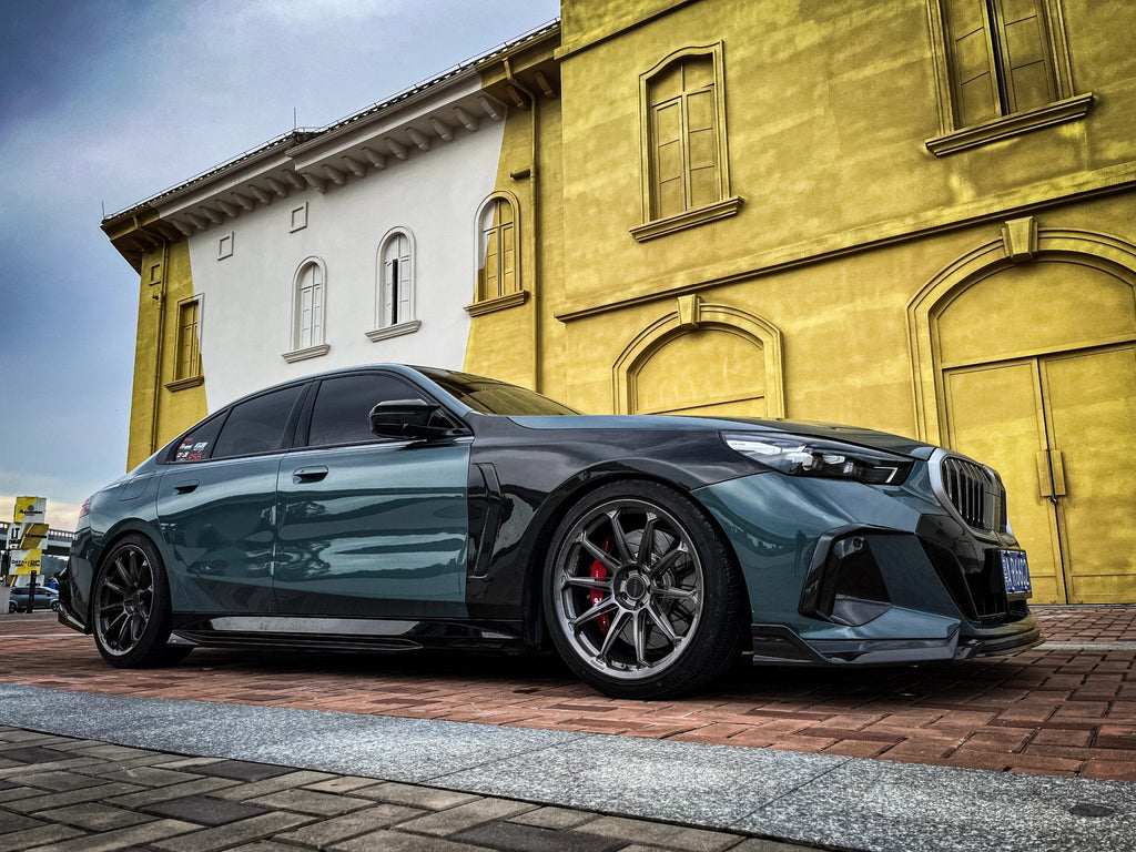 TAKD - BMW 5 SERIES G60 DRY CARBON FIBRE SIDE FENDERS