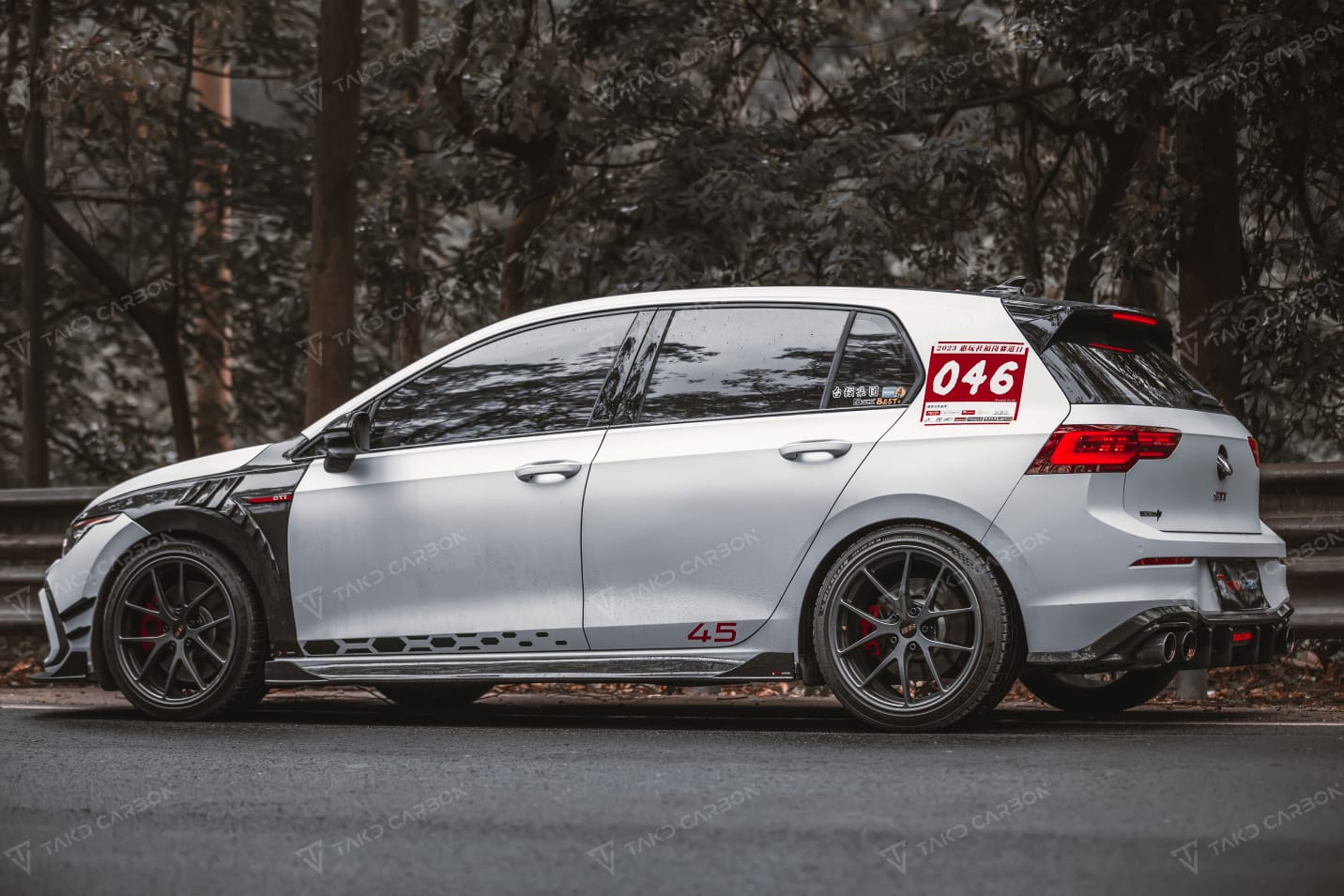 TAKD - VOLKSWAGEN GOLF MK8 GTI DRY CARBON FIBRE SIDE SKIRTS