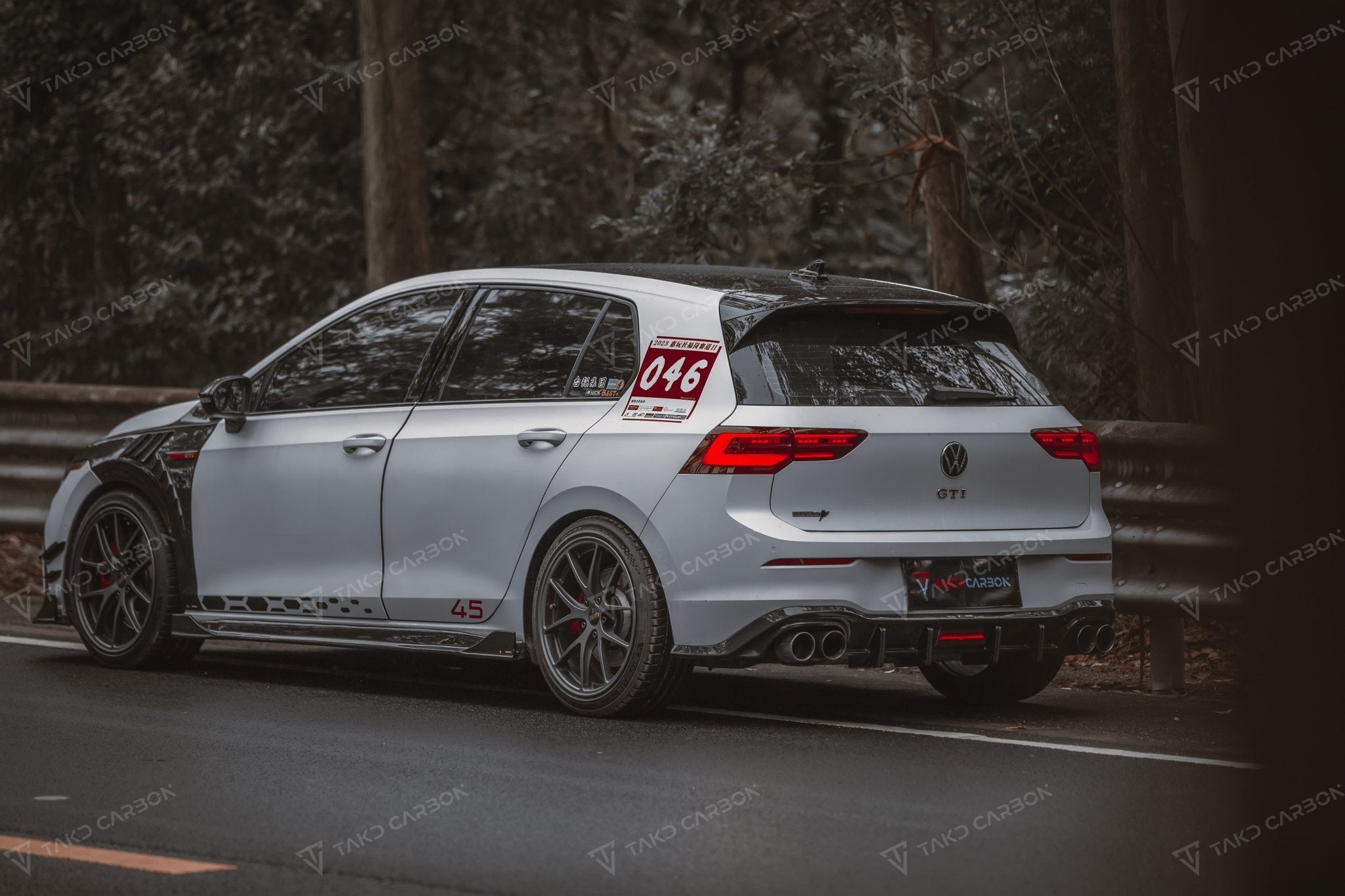 TAKD - VOLKSWAGEN GOLF MK8 GTI & R DRY CARBON FIBRE FENDERS