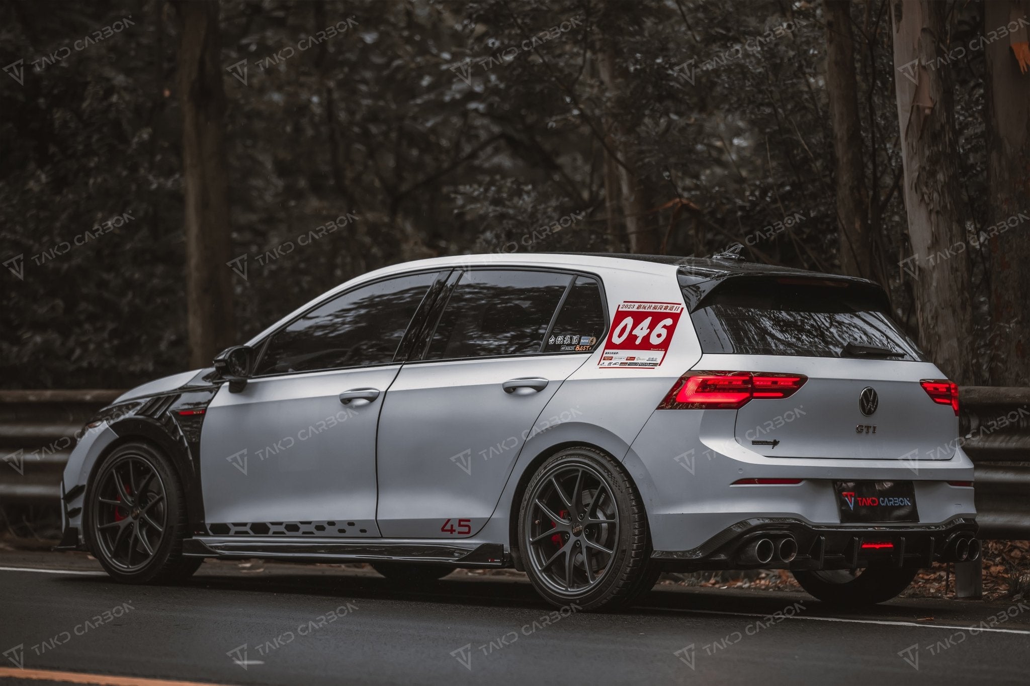 TAKD - VOLKSWAGEN GOLF MK8 GTI & R DRY CARBON FIBRE FENDERS