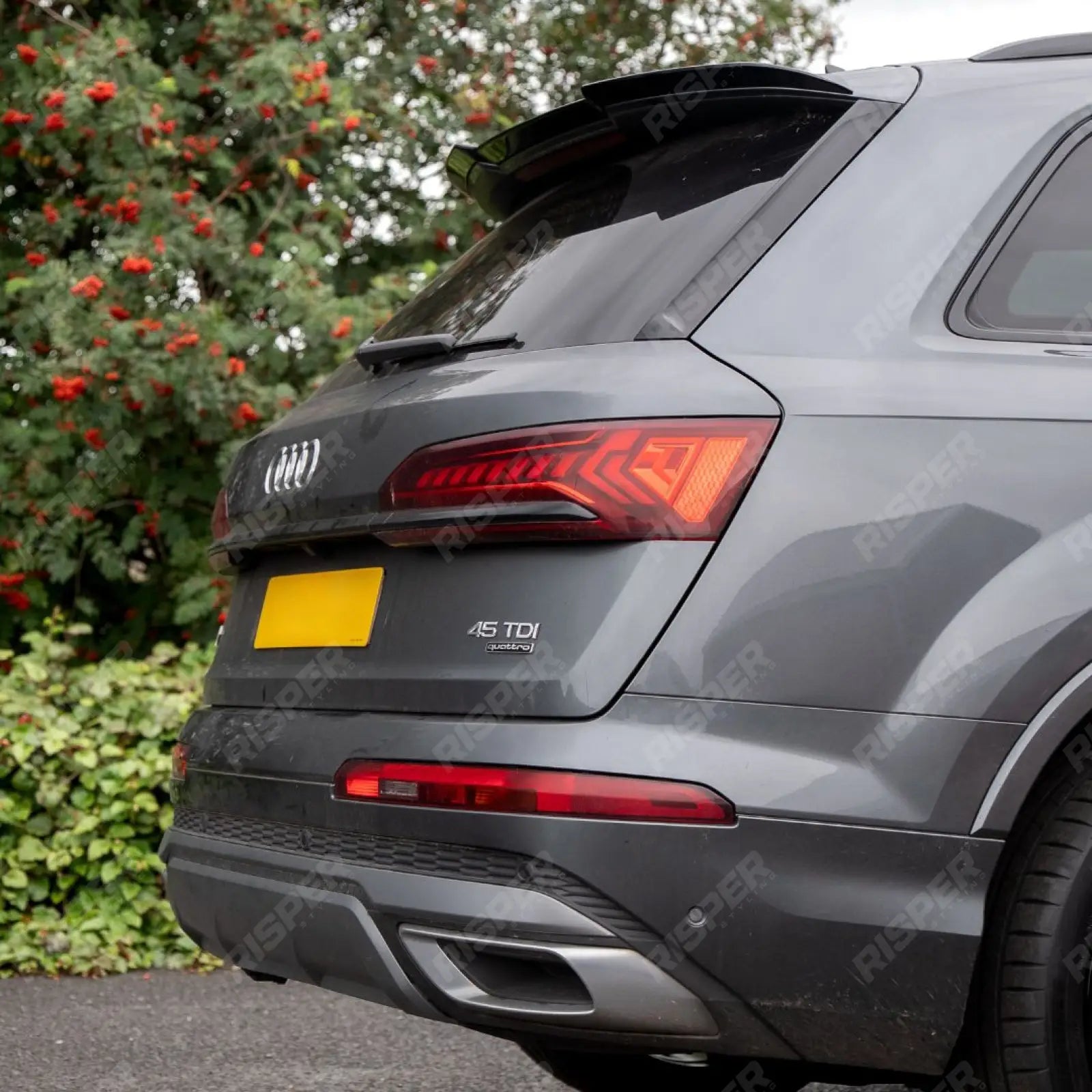 Upper Rear Spoiler in Gloss Black For Audi Q7 S-LINE 2016+