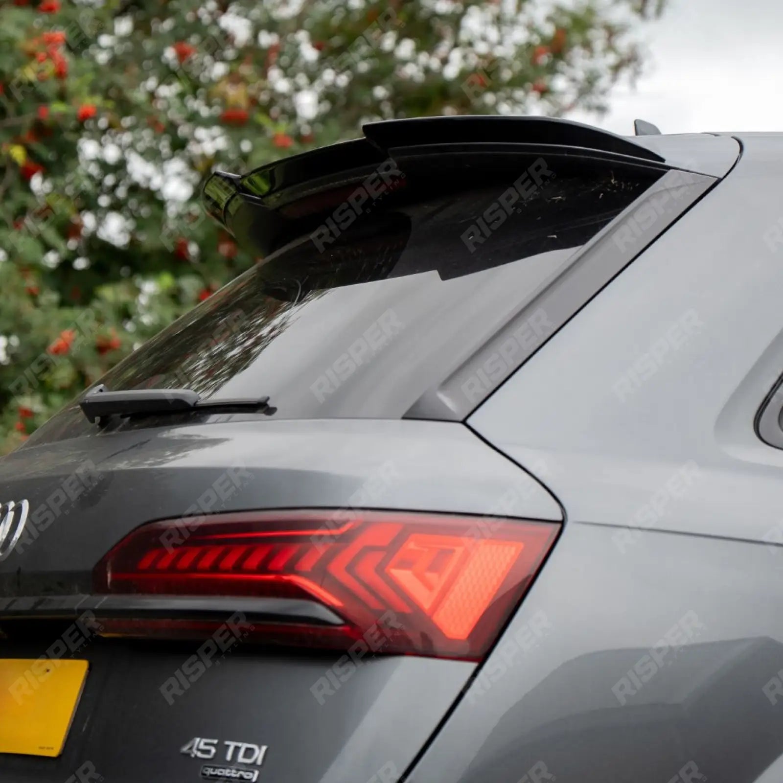 Upper Rear Spoiler in Gloss Black For Audi Q7 S-LINE 2016+