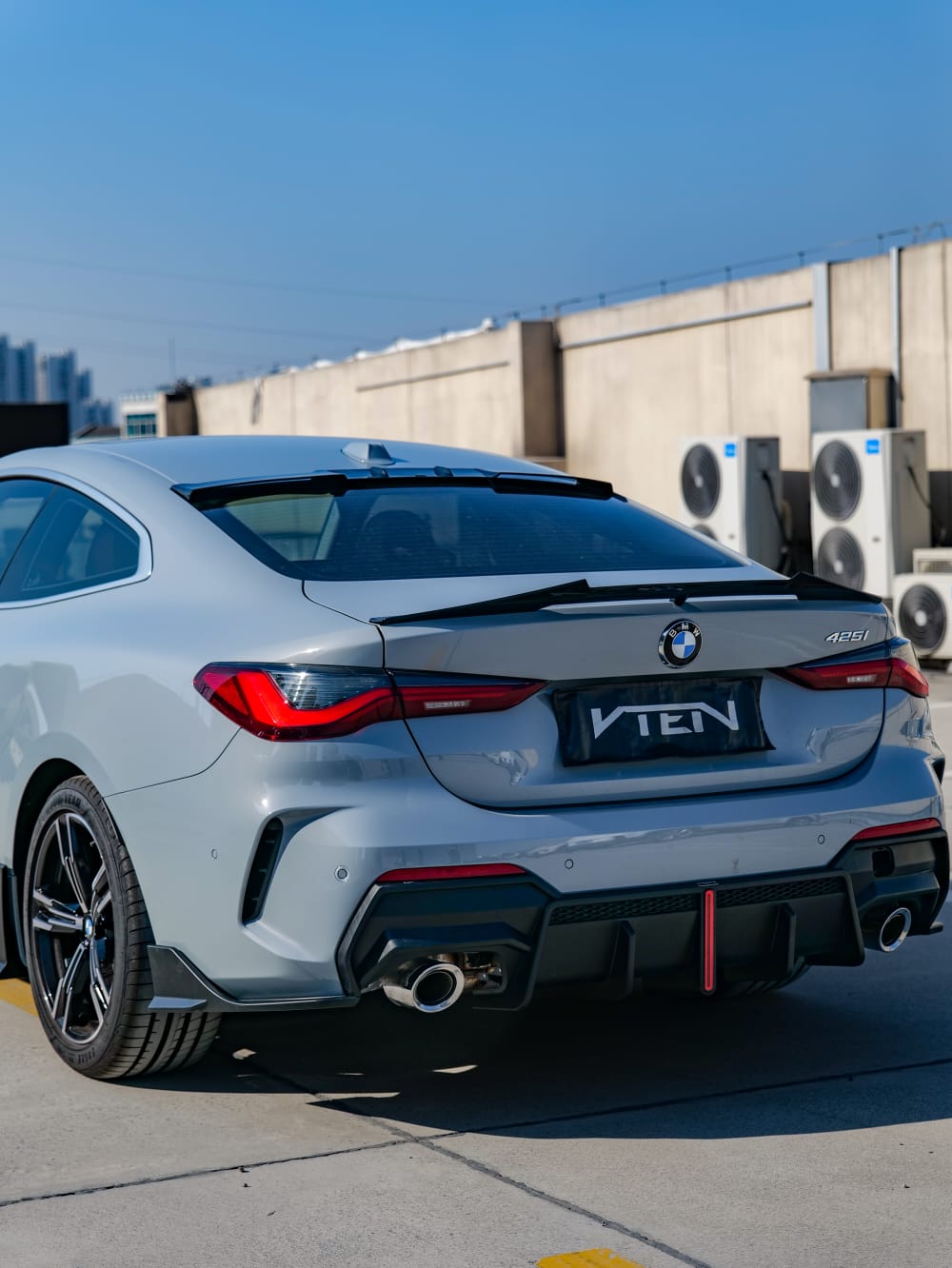 VTEN - BMW 4 SERIES G22 ABS GLOSS BLACK LED REAR DIFFUSER