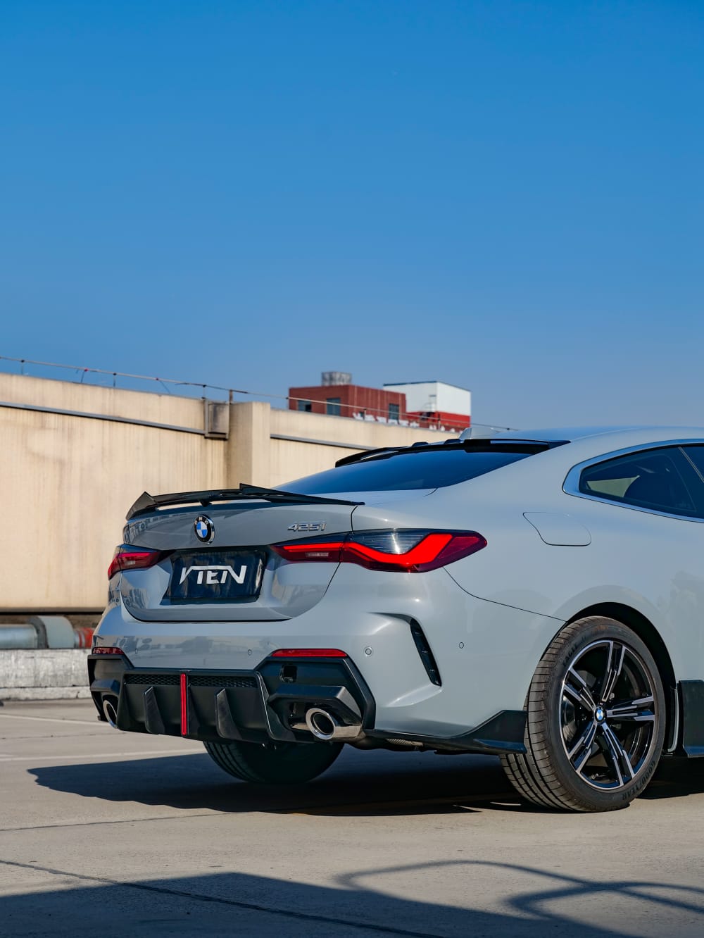 VTEN - BMW 4 SERIES G22 ABS GLOSS BLACK LED REAR DIFFUSER