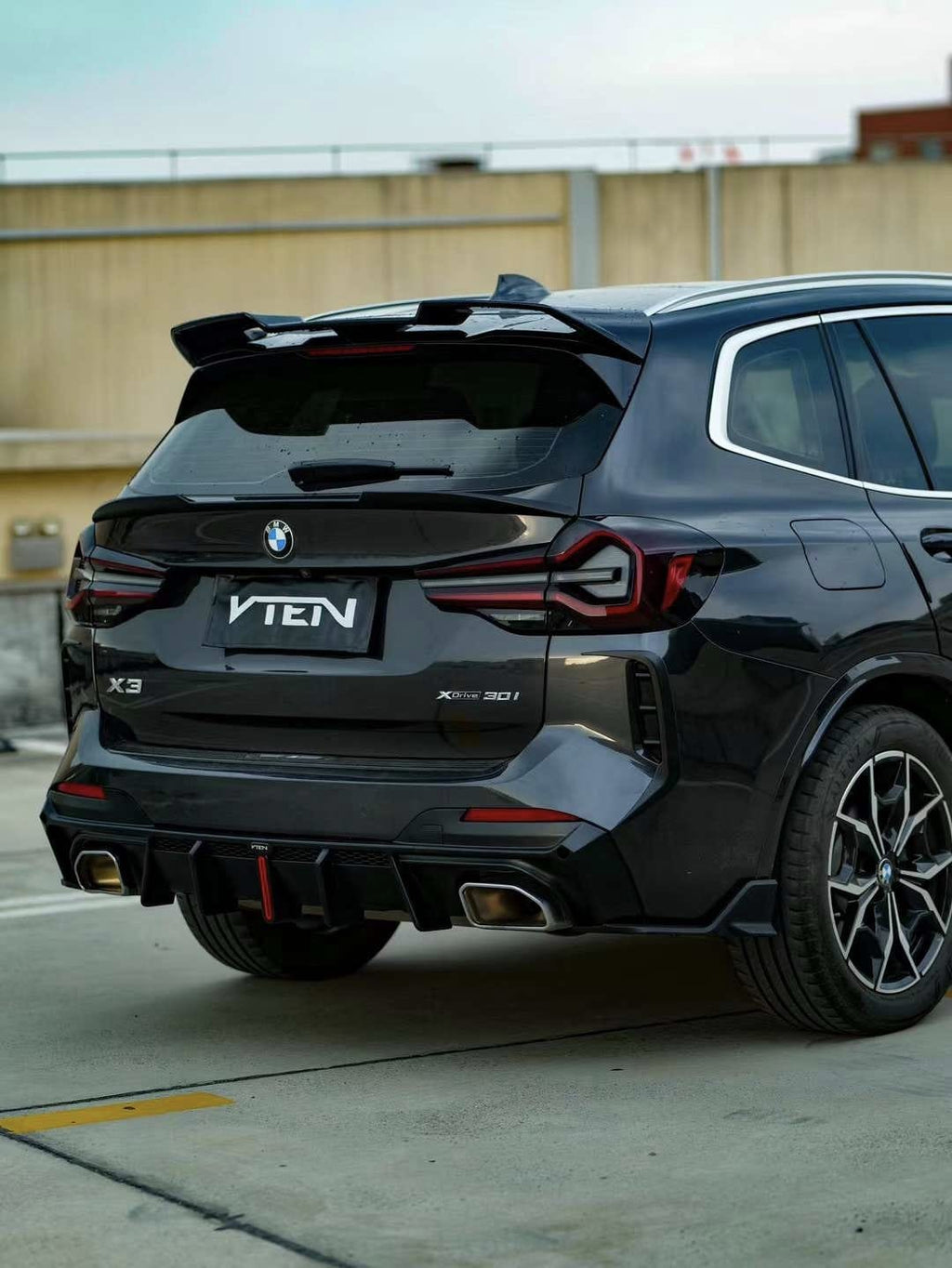 VTEN - BMW X3 G01 LCI ABS GLOSS BLACK LED REAR DIFFUSER