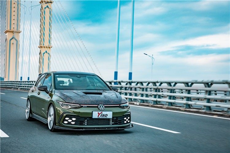 YISO - VOLKSWAGEN GOLF MK8 CARBON FIBRE BONNET HOOD