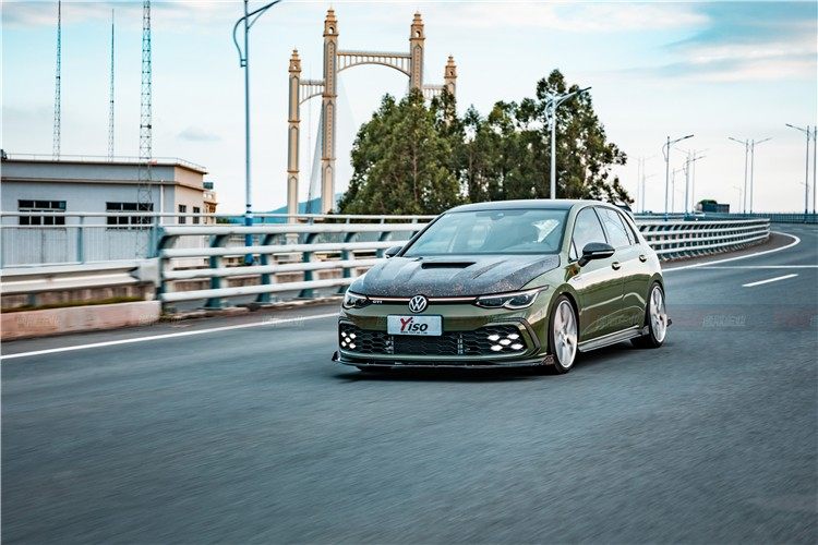 YISO - VOLKSWAGEN GOLF MK8 CARBON FIBRE BONNET HOOD