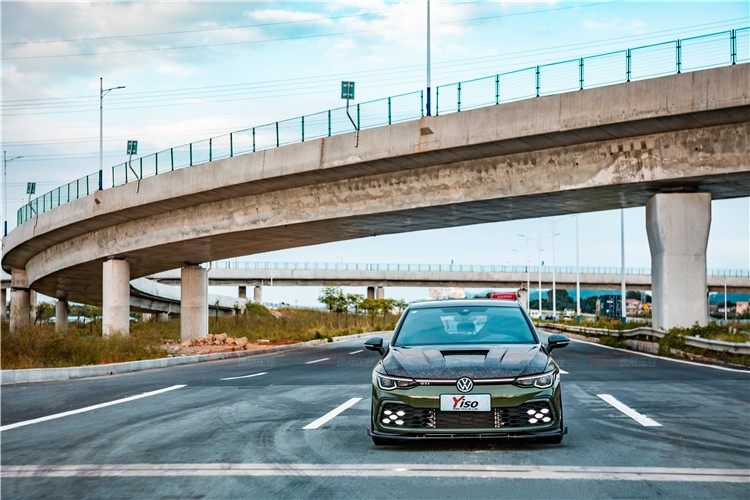 YISO - VOLKSWAGEN GOLF MK8 CARBON FIBRE BONNET HOOD