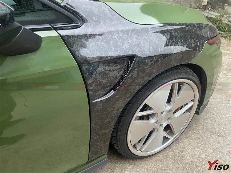 YISO - VOLKSWAGEN GOLF MK8 CARBON FIBRE FRONT FENDERS