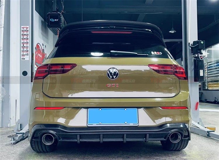 YISO - VOLKSWAGEN GOLF MK8 CARBON FIBRE REAR DIFFUSER
