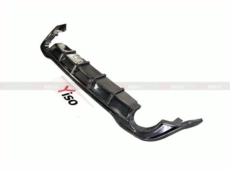 YISO - VOLKSWAGEN GOLF MK8 CARBON FIBRE REAR DIFFUSER