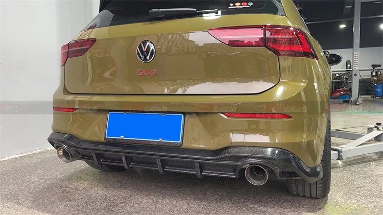 YISO - VOLKSWAGEN GOLF MK8 CARBON FIBRE REAR DIFFUSER