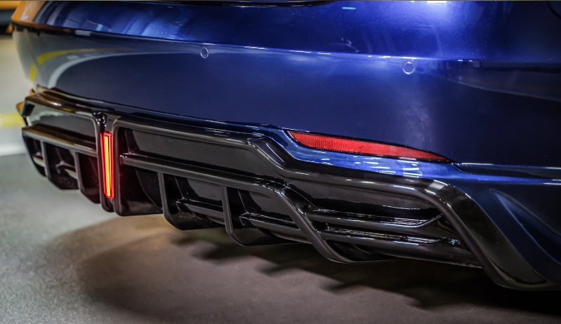 YOFER - TESLA MODEL 3 PP PLASTIC LED REAR DIFFUSER
