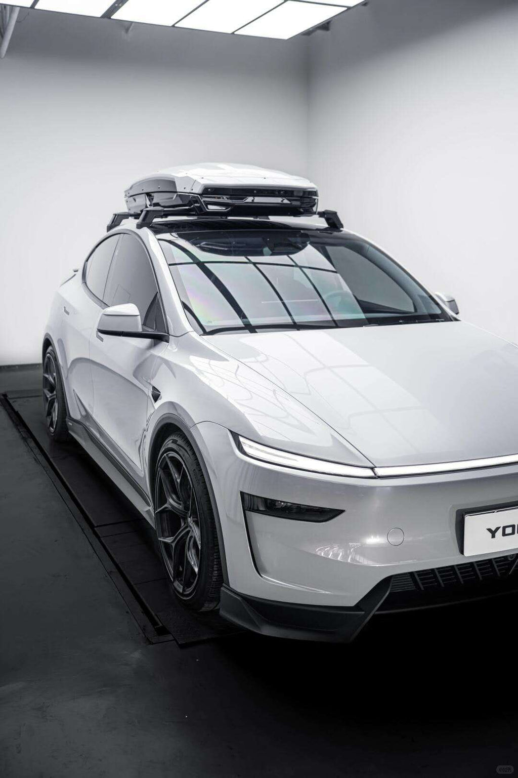 YOFER - TESLA MODEL Y JUNIPER 2025+ FRP SIDE SKIRTS